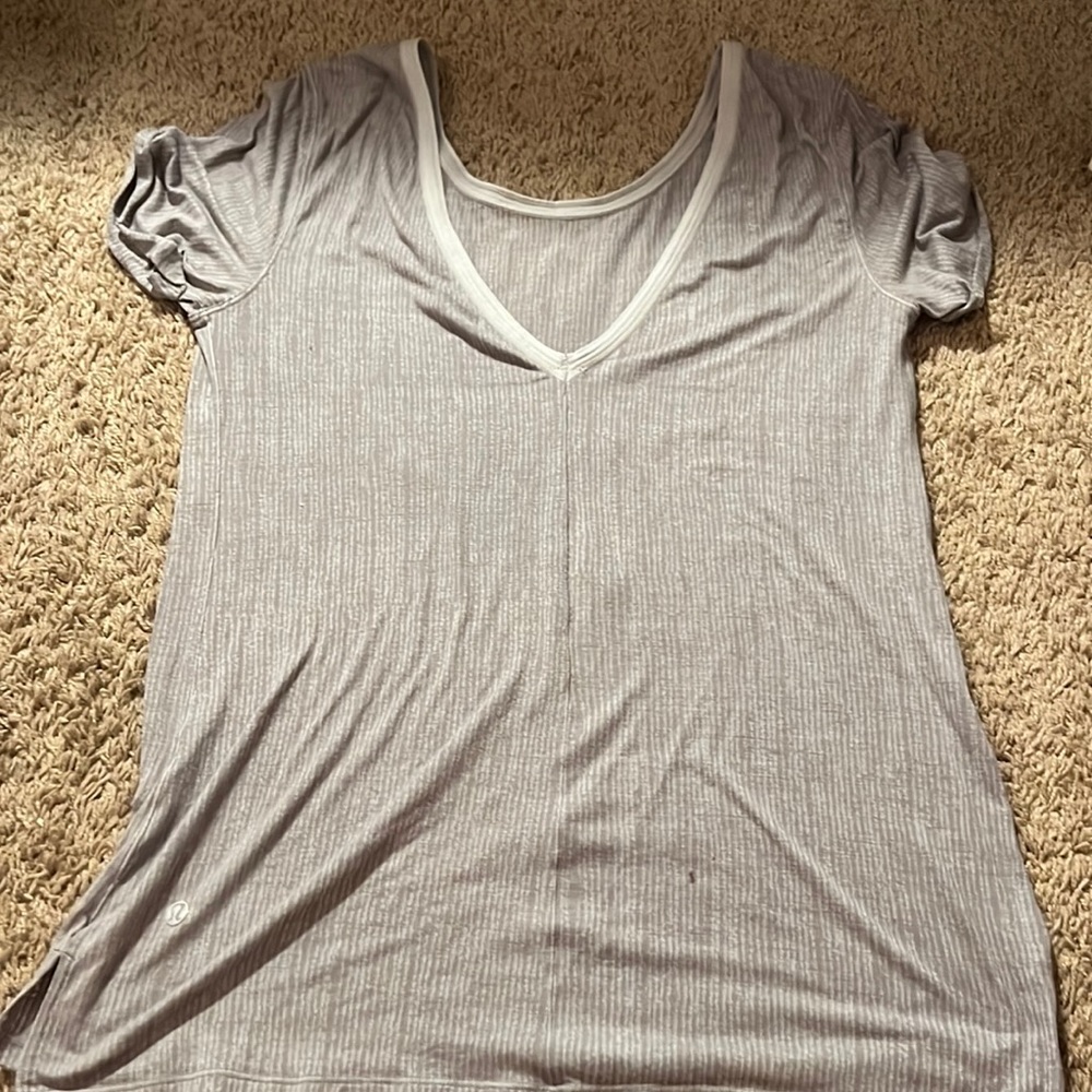 size 4 Lululemon shirt